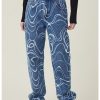 Дънки с широк крачол и фигурална шарка Cotton On
