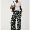 Разкроен панталон с флорален десен Marks  Spencer