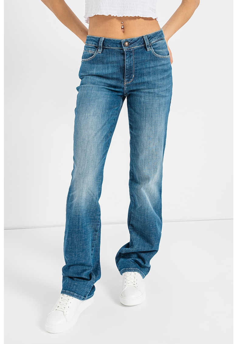 Разкроен панталон със захабен ефект GUESS JEANS