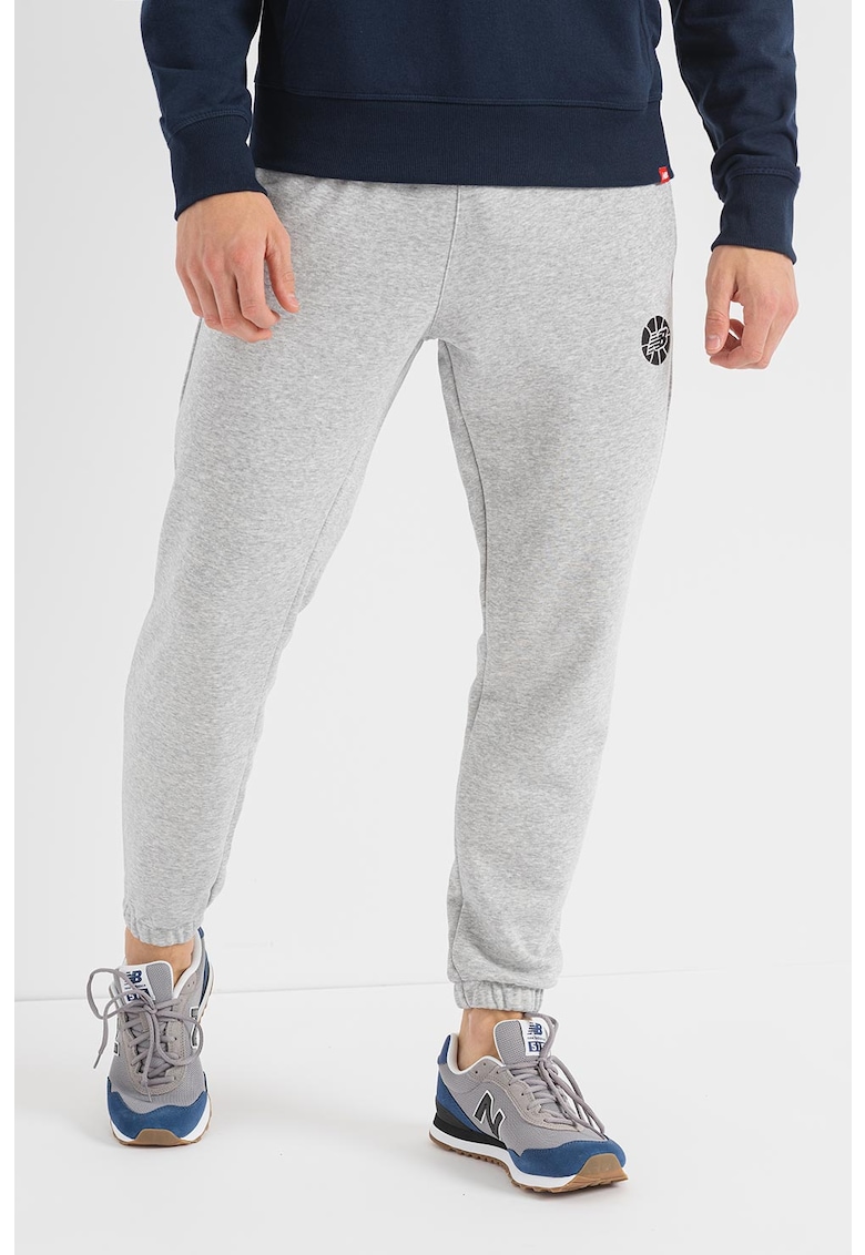 Спортен панталон Hoops Essentials Fundamental със средна талия New Balance