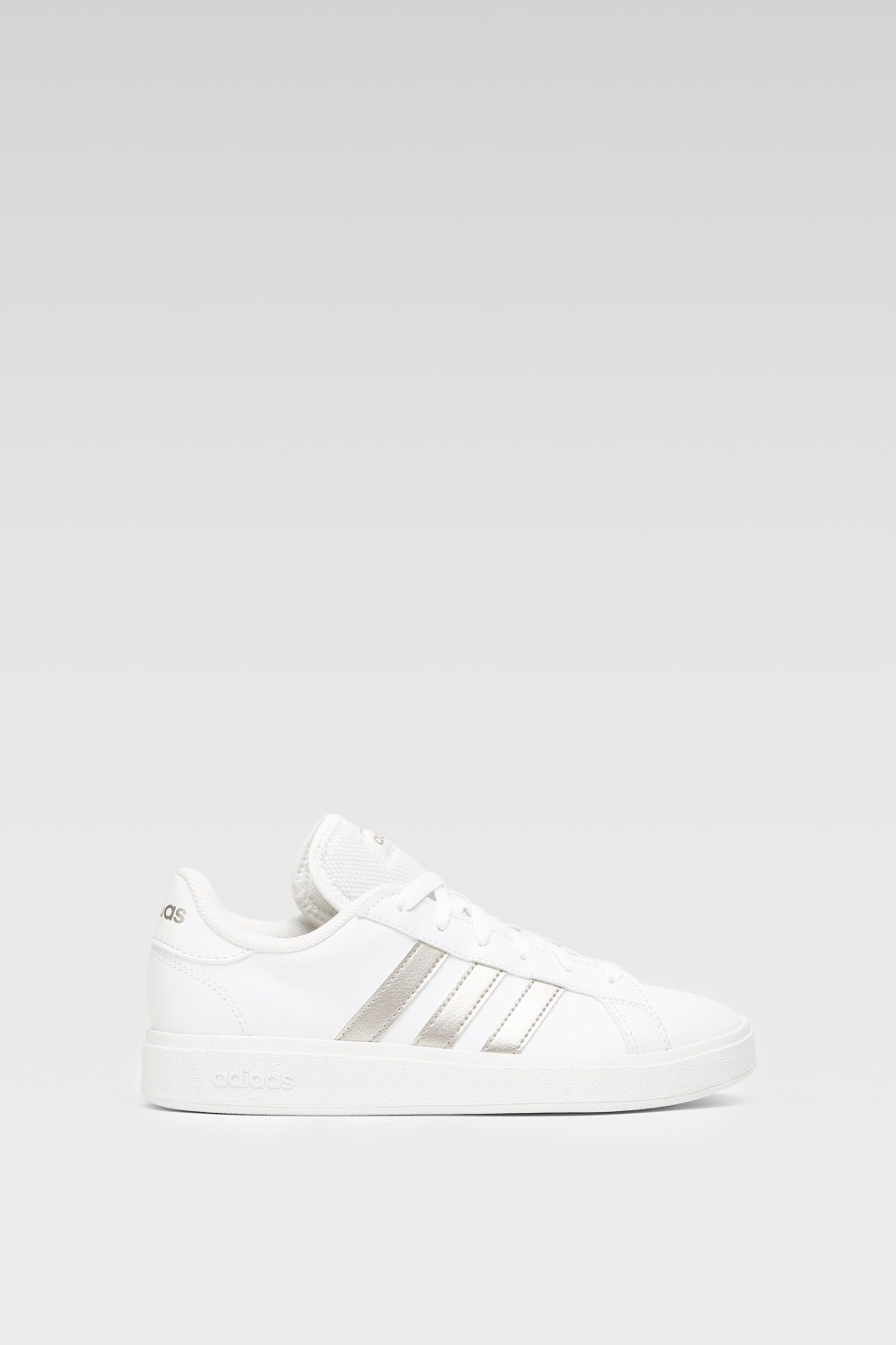 Спортни обувки adidas БЯЛ