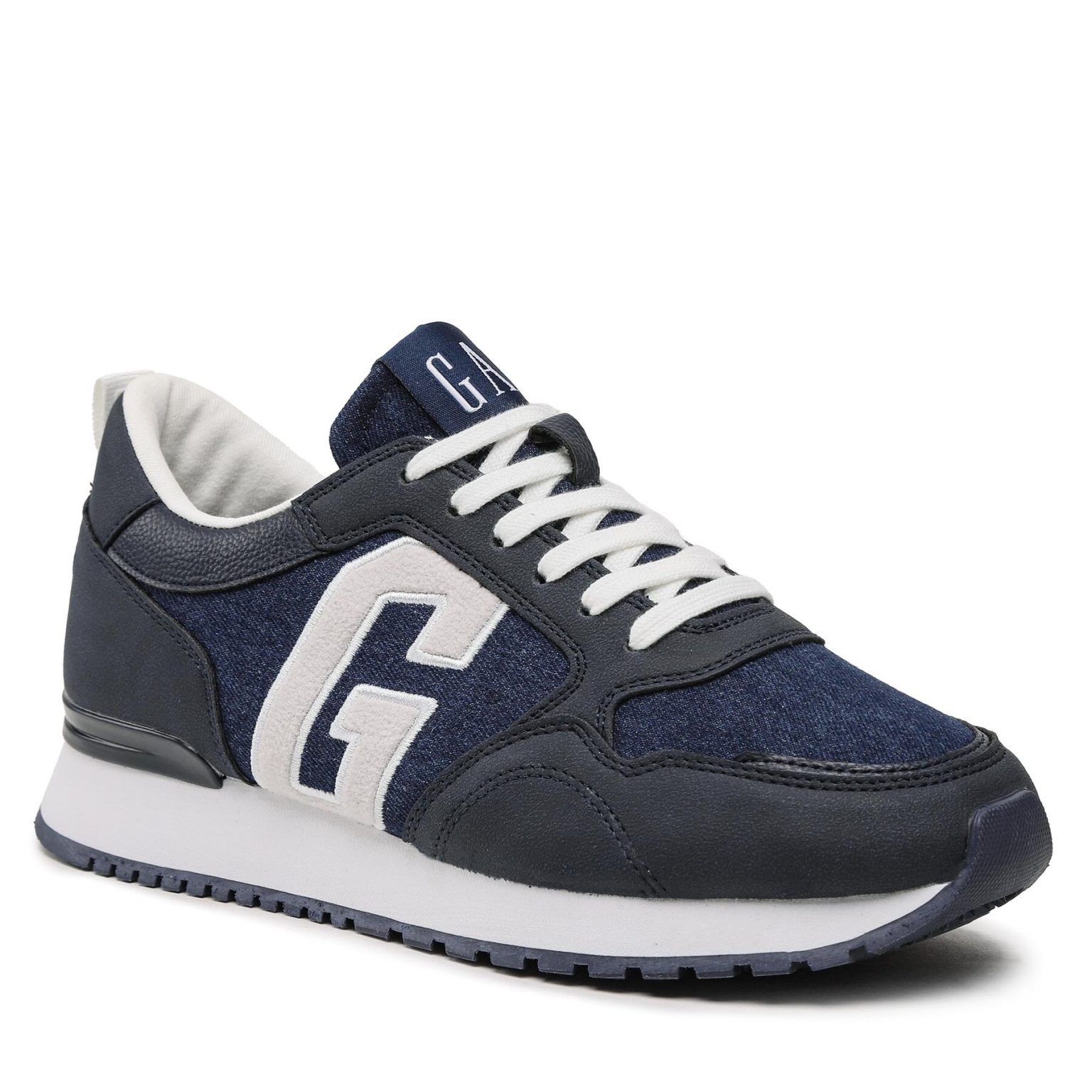 Сникърси Gap на ниска цена