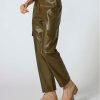 ONLY Панталони от имитация на кожа 15293029 Зелен Loose Fit за Жени цена