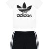 Комплект тишърт и спортни шорти adidas за Бебета цена
