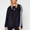 Ветровка adidas за Жени цена
