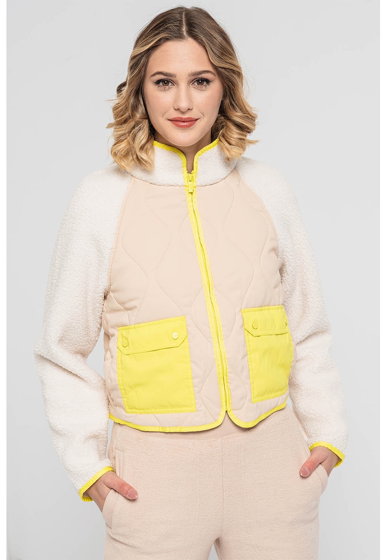 Яке с капитонирани панели UGG