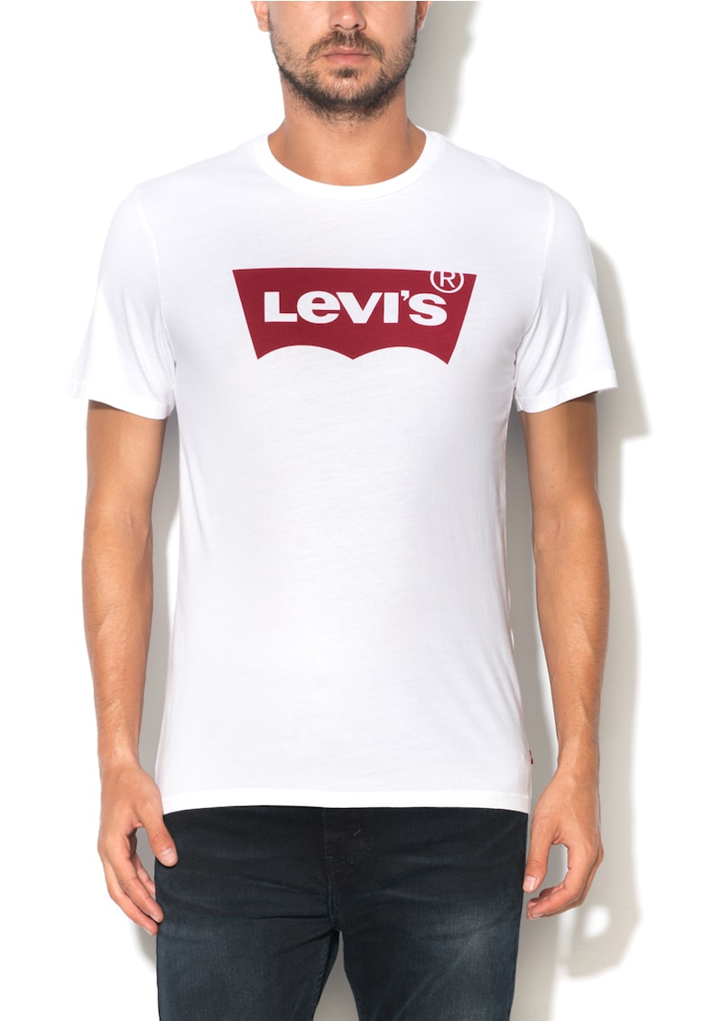 Бяла тениска с червено лого Levis