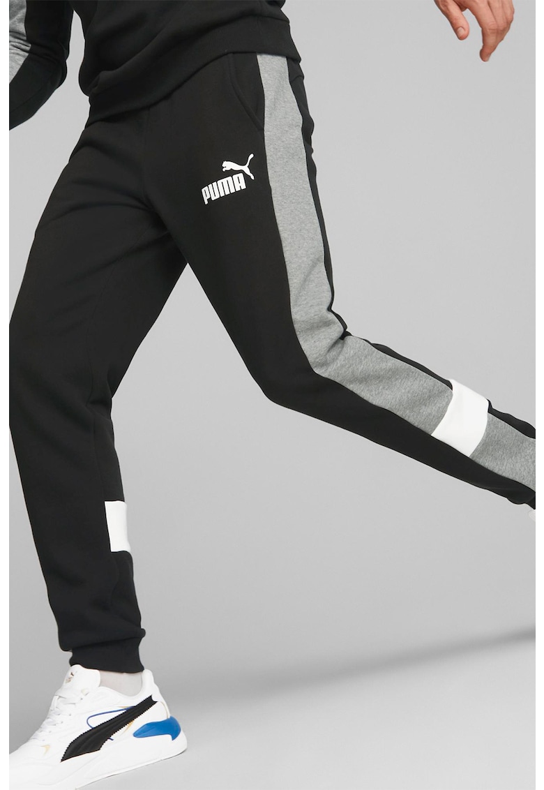Спортен панталон Essentials+ с дизайн с цветен блок Puma