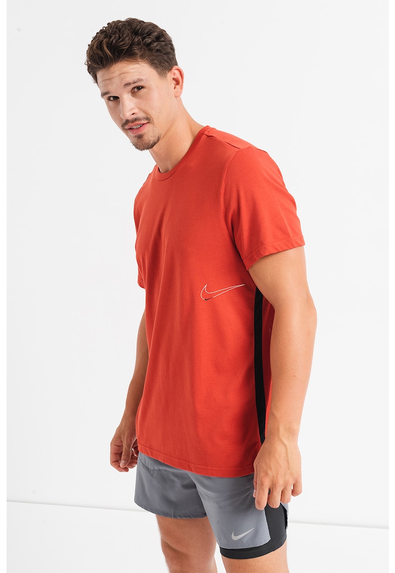 Фитнес тениска с Dri-FIT с цепки встрани Nike