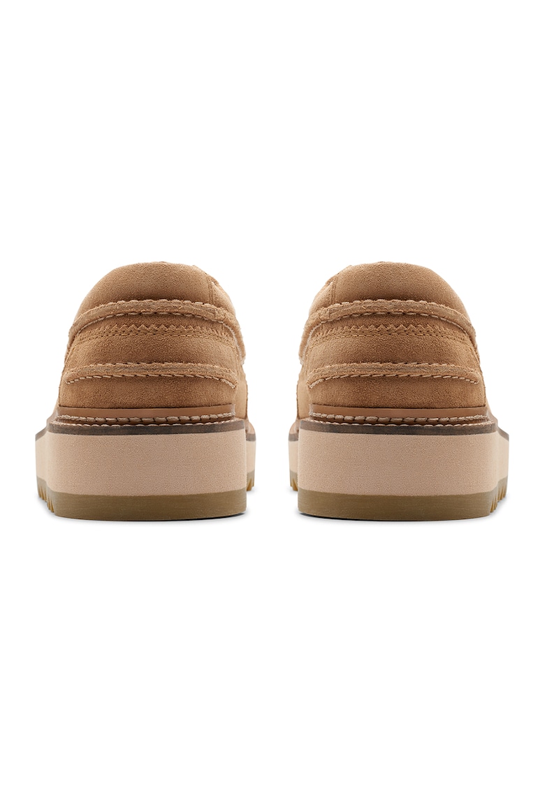 Велурени обувки с връзки Clarks