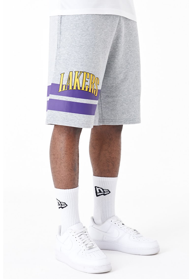 Къс панталон LA Lakers с лого и джобове New Era