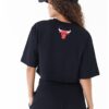 Скъсена тениска Chicago Bulls с принт New Era