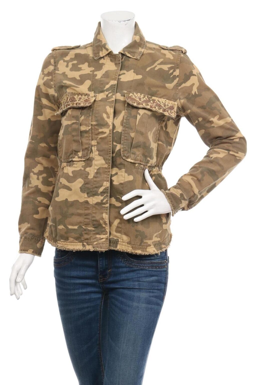 Яке BERSHKA