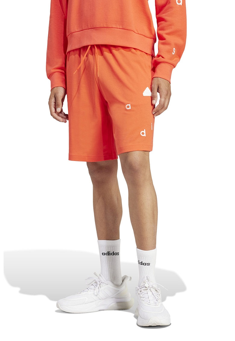 Къс панталон с памук с връзка adidas Sportswear