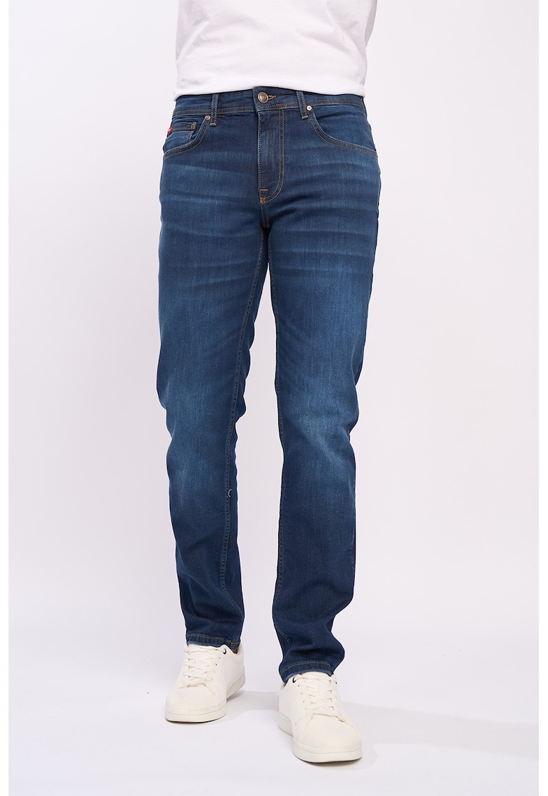 Прави дънки със средна талия Lee Cooper