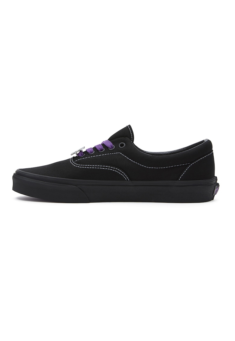 Текстилни спортни обувки Era с метално лого Vans