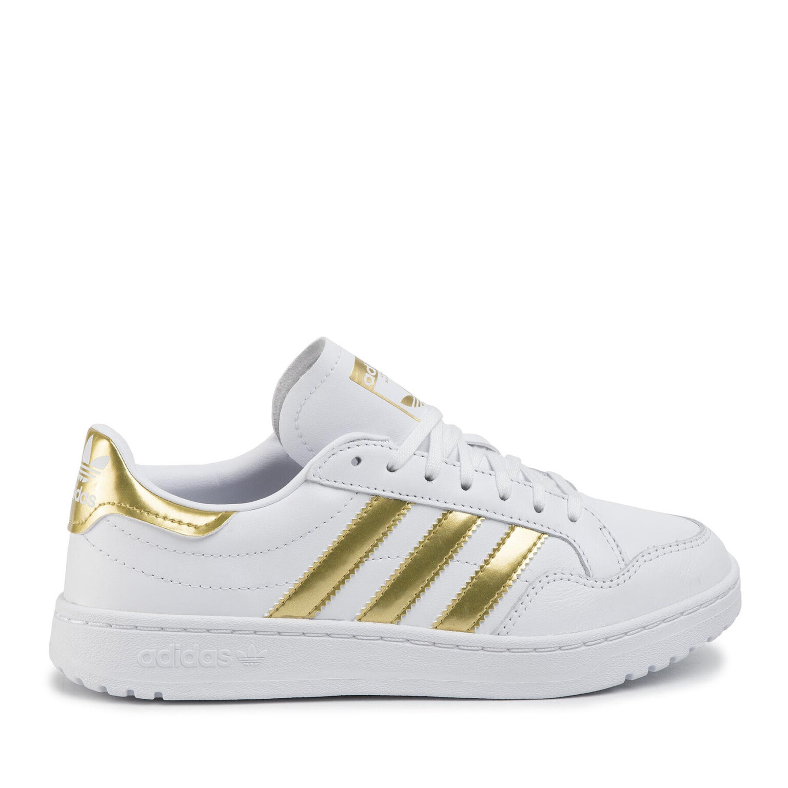 Сникърси adidas на ниска цена