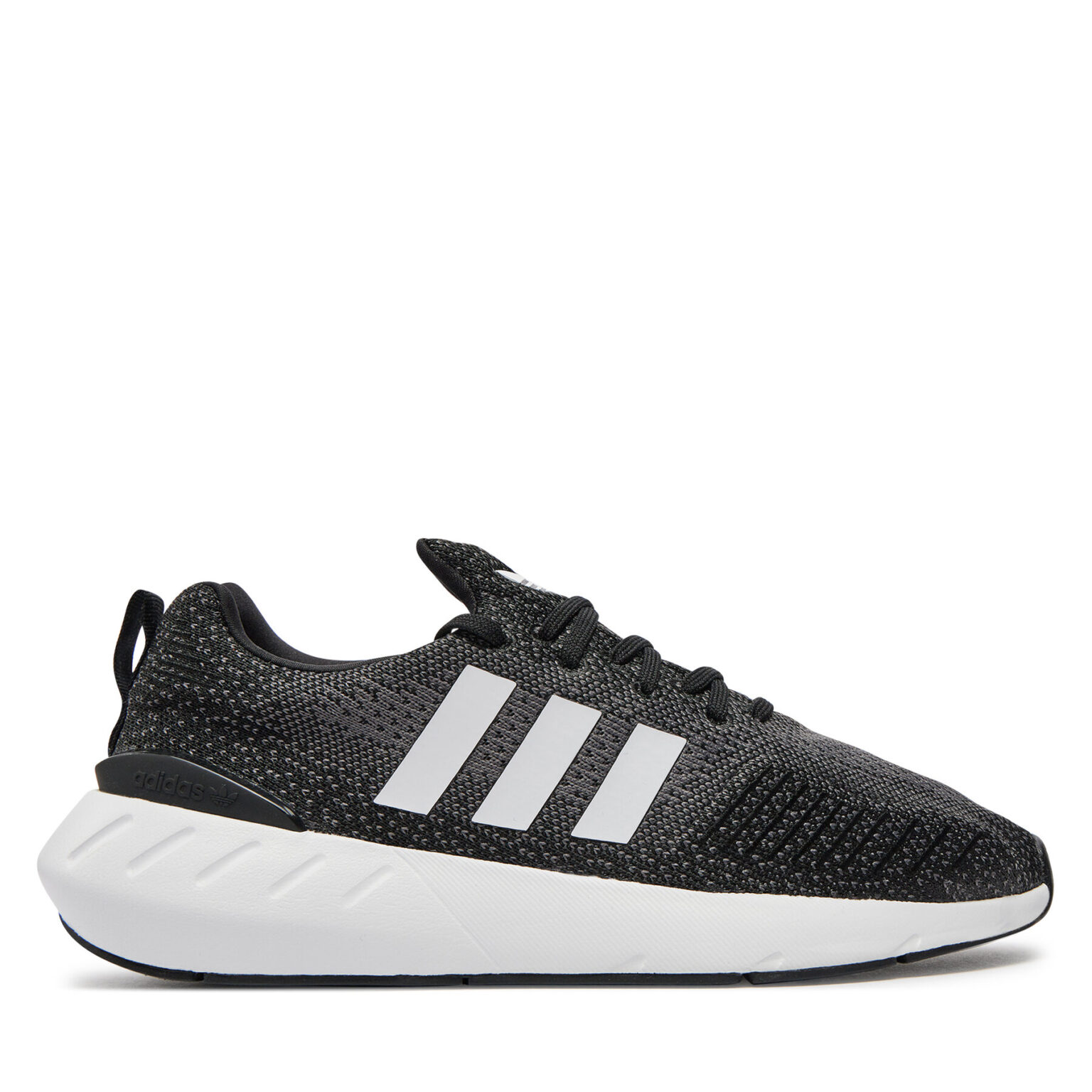Сникърси adidas на ниска цена
