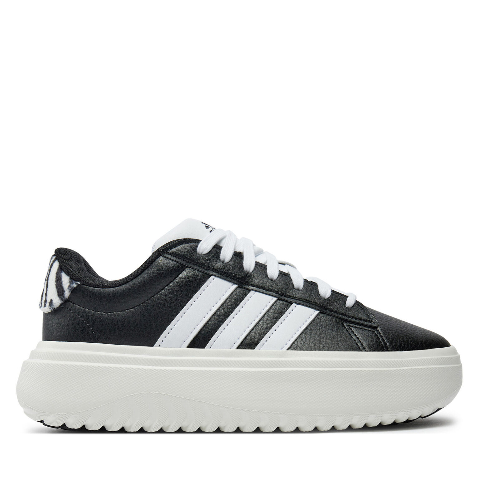 Сникърси adidas на ниска цена