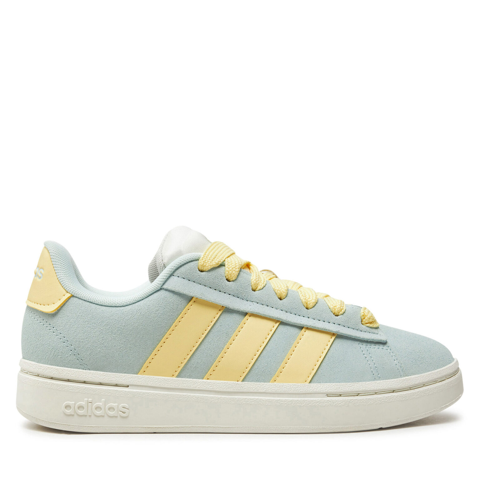 Сникърси adidas на ниска цена