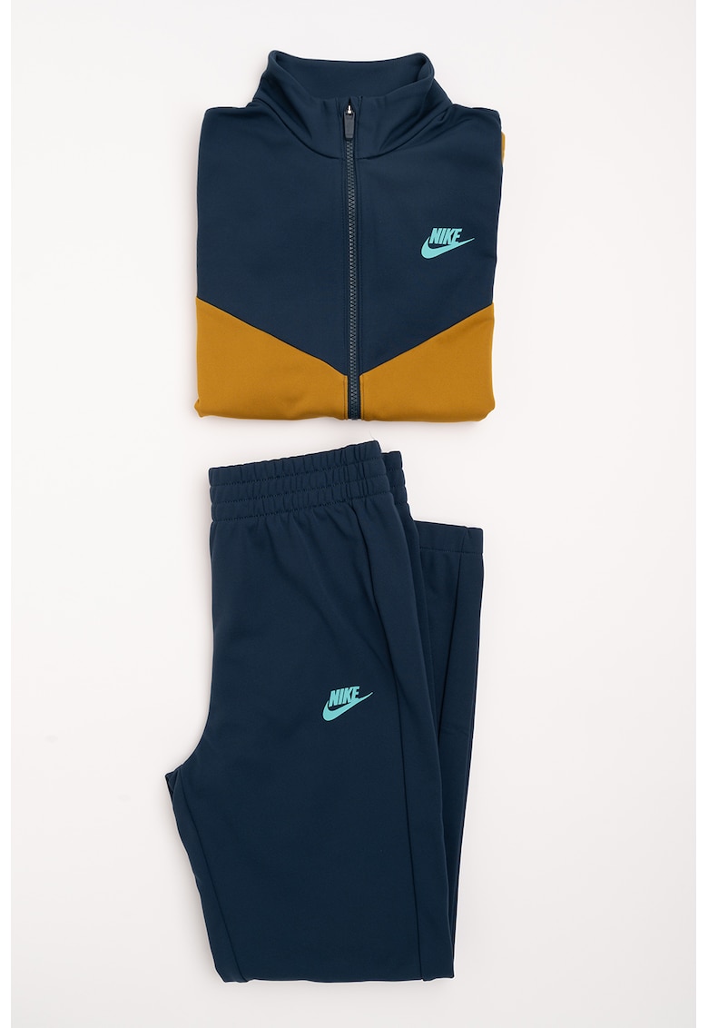 Спортен екип с лого Nike