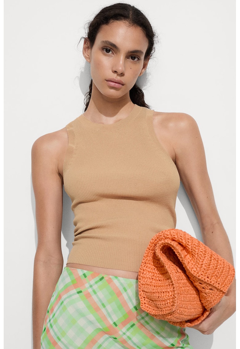 Топ Karl с овално деколте и рипс Mango
