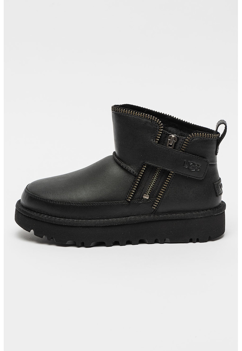 Равни боти с цип UGG