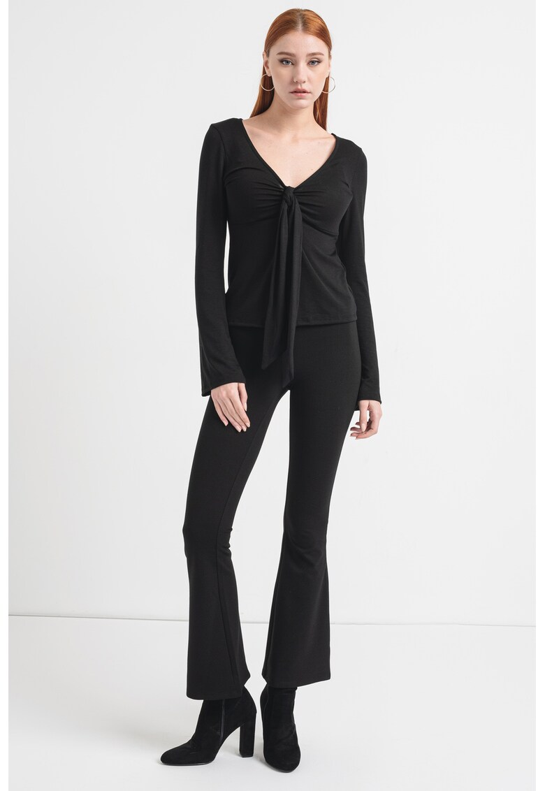 Блуза с дизайн на възел и шпиц Gina Tricot