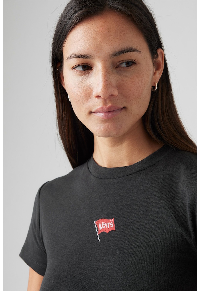 Вталена къса тениска Essential Levis