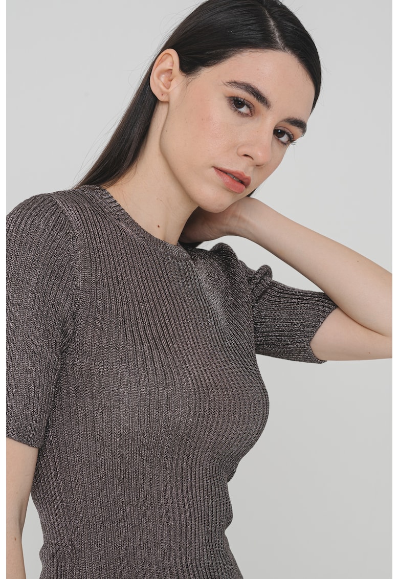 Рипсена тениска с овално деколте Gina Tricot