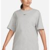 Уголемена тениска Sportswear Essential с овално деколте Nike