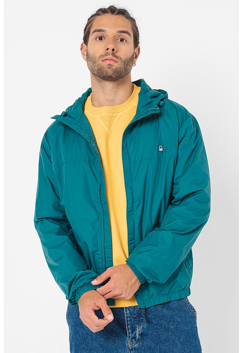 Яке с качулка и джобове встрани United Colors of Benetton