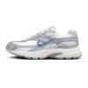 Скосени спортни обувки от кожа и текстил Nike