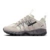 Спортни обувки Air Humara с контрасти Nike