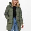 ONLY Зимно яке 15205369 Зелен Regular Fit за Жени цена