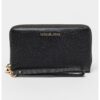 Кожена чантичка за телефон с каишка за китката Michael Kors