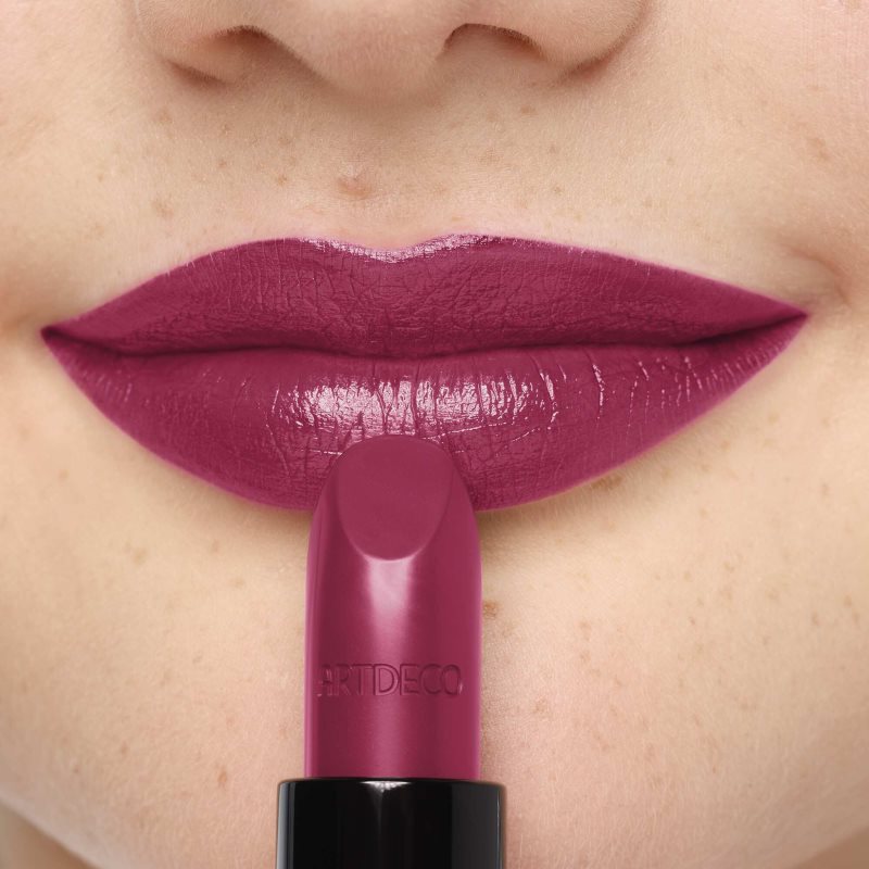 ARTDECO Perfect Color Кремообразно червило със сатенено покритие цвят 926 Dark Raspberry 4 гр. на ниска цена