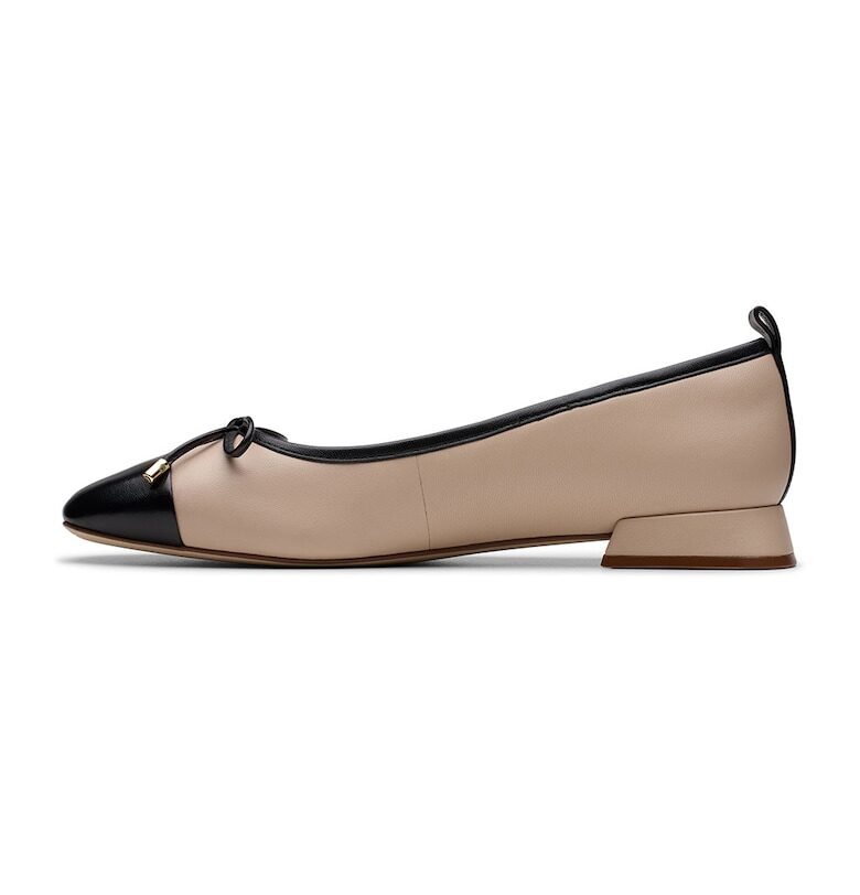 Кожени пантофки с квадратен връх Clarks