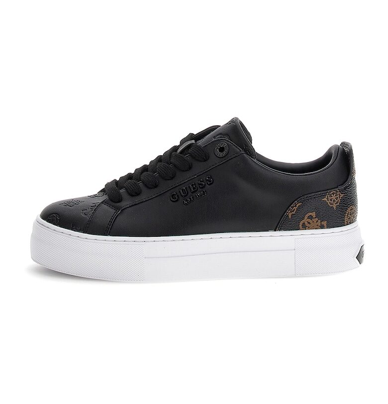 Спортни обувки от еко кожа с равна платформа и лого GUESS