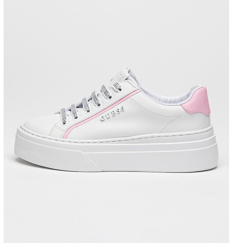 Спортни обувки с равна платформа и лого GUESS