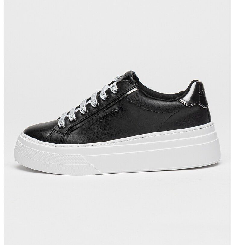 Спортни обувки с равна платформа и лого GUESS