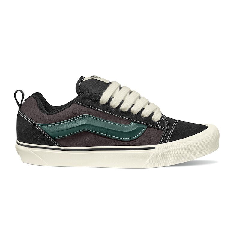 Унисекс велурени кецове с контрасти Vans