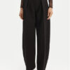 JACQUEMUS Текстилни панталони Le Pantalon Ovalo 24E241PA0791718 990 Черен Regular Fit за Жени цена