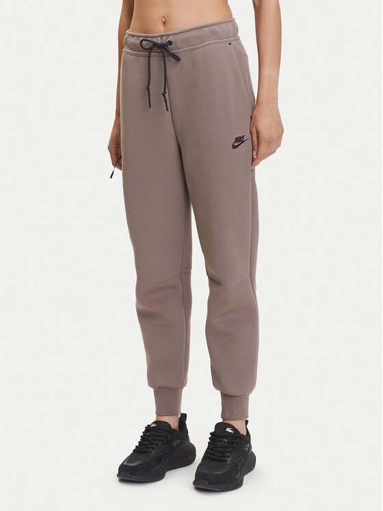 Nike Долнище анцуг Tech Fleece HV6779 Кафяв Regular Fit за Жени цена