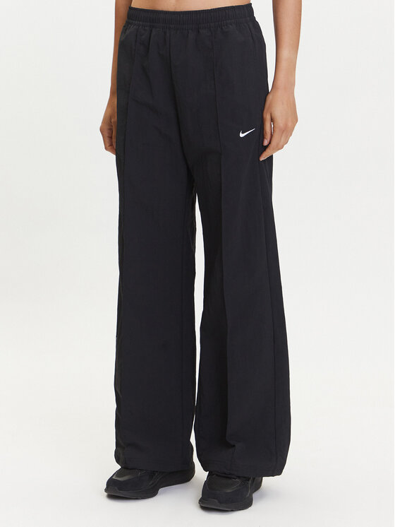 Nike Долнище анцуг Trend FQ3588 Черен Relaxed Fit за Жени цена