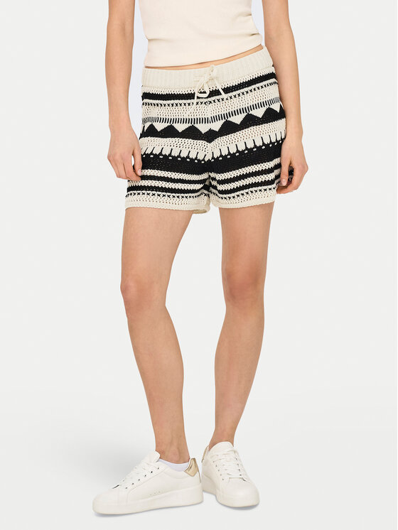 ONLY Шорти от плат Merida 15344405 Черен Regular Fit за Жени цена