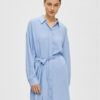 Selected Femme Рокля тип риза 16089666 Син Relaxed Fit за Жени цена
