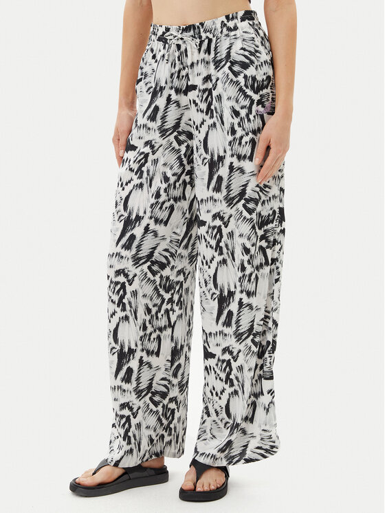 Volcom Текстилни панталони Alix B1212504 Бял Relaxed Fit за Жени цена