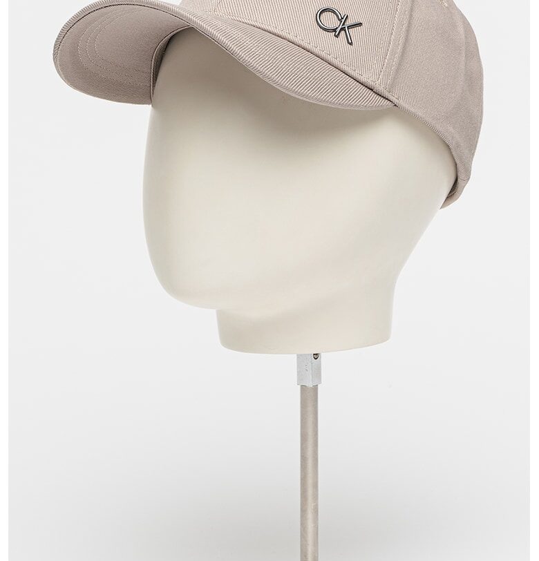 Бейзболна шапка с метално лого CALVIN KLEIN