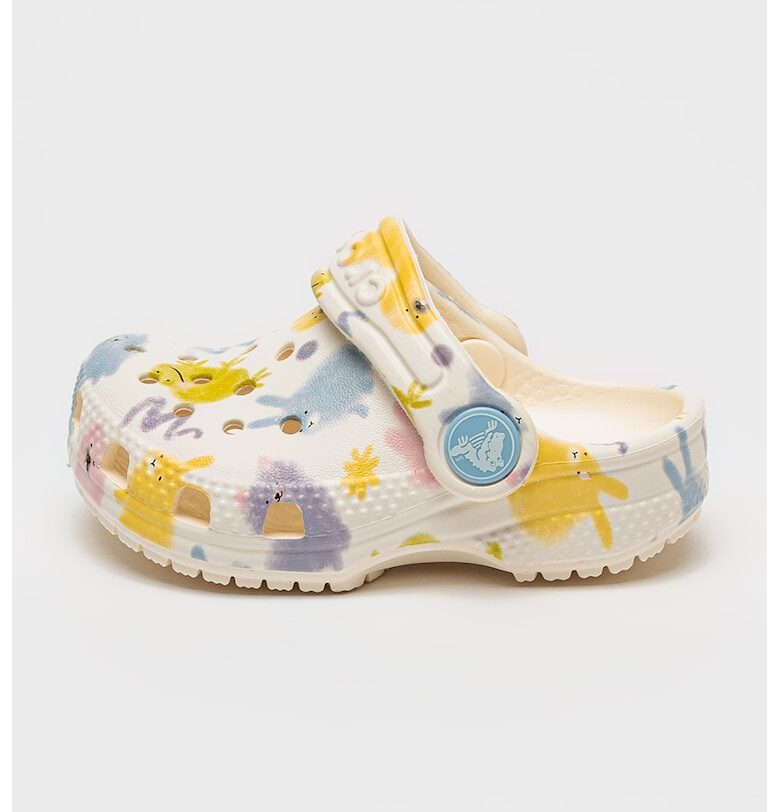 Класически крокс с каишка на петата и шарка Crocs